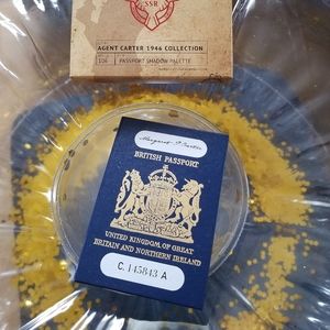 Besame Lit. Edition Peggy Carter eyeshadow palette